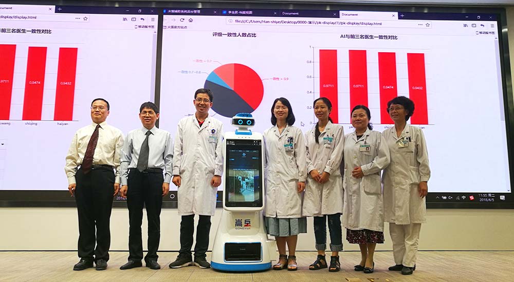 今甲机器人亮相河南省人民医院 “人机大战”打成平手