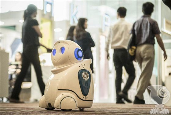 香港秋季电子展开幕 机器人、智能耳机亮相