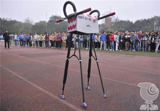持续行走134公里 重庆高校“长腿机器人”破世界纪录